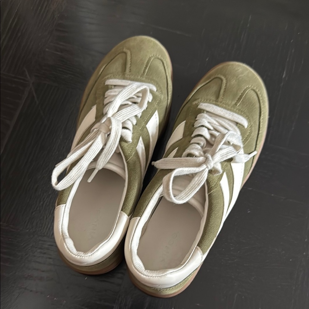 Vince Olive and Cream Sneakers (almost new) - size 9